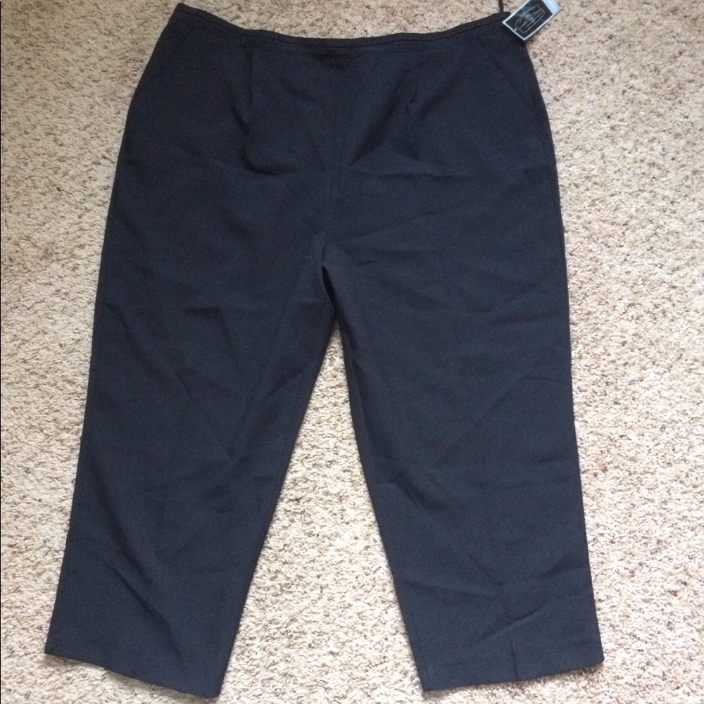 BM black pull on crop pants plus 24